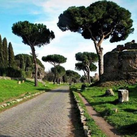 Basilica San Giovanni Appia Antica A Casa Di Amici Rom Exterior foto