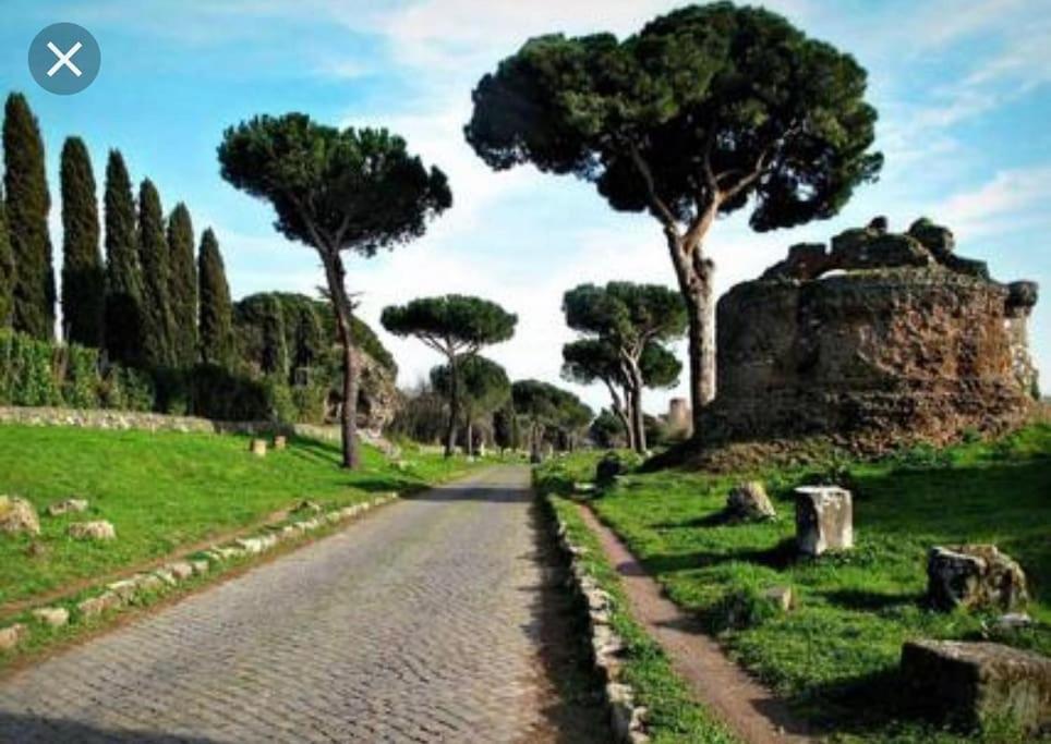 Basilica San Giovanni Appia Antica A Casa Di Amici Rom Exterior foto